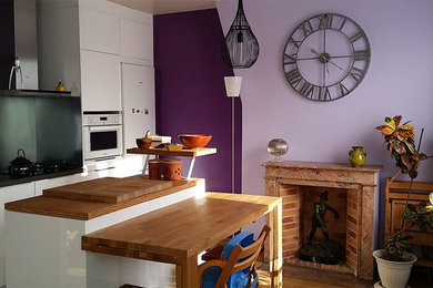 Kitchen - modern kitchen idea in Paris