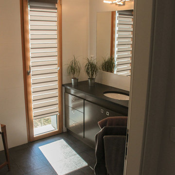 Petite salle de bain spacieuse