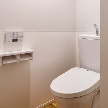 トイレ：腰までキッチンパネルで汚れない・リノベーション：東京都北区