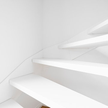 Komplett von uns : Treppe, Küche, Parkett und Türen.