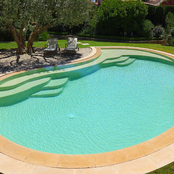 Piscine à bords miroir