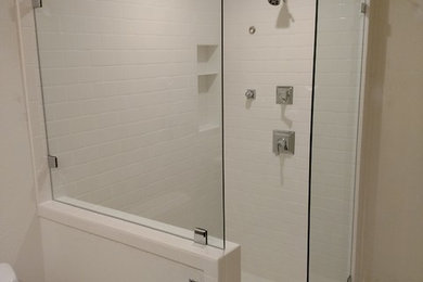 Example of a classic bathroom design in Orange County