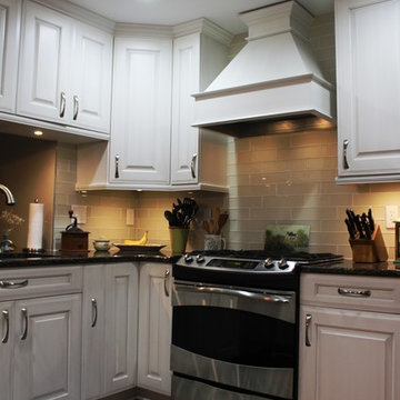 Ultracraft Maple Royalton in Arctic White w/ Nickel Linen Glaze