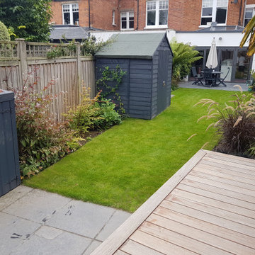 Level garden with a raised deck - Teddington