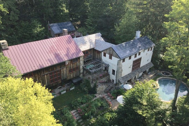 Example of a mountain style home design design in Philadelphia