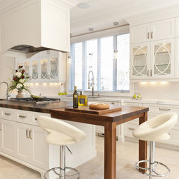 White velvet laquer Kitchen - Kitchen Cabinetry