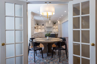 Inspiration for a timeless dining room remodel in Cincinnati
