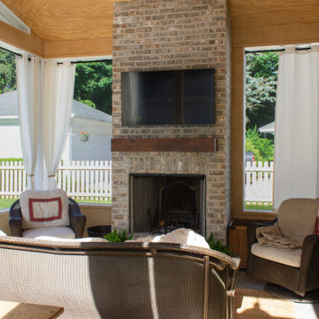 Screen Porch in West Dundee