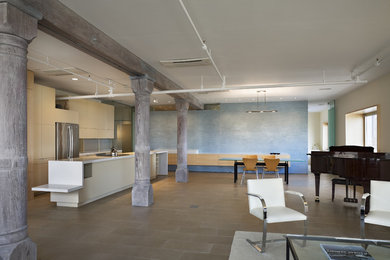 Example of an urban kitchen design in New York with stainless steel appliances