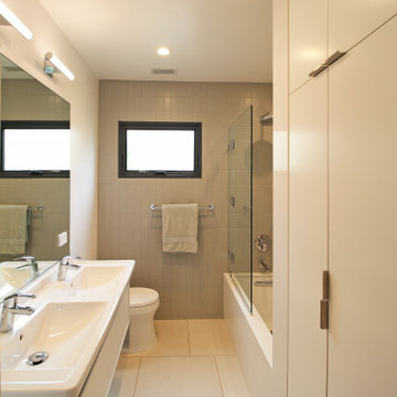 Shift House - Guest Bath