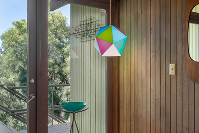 Mid-century modern entryway photo in Los Angeles