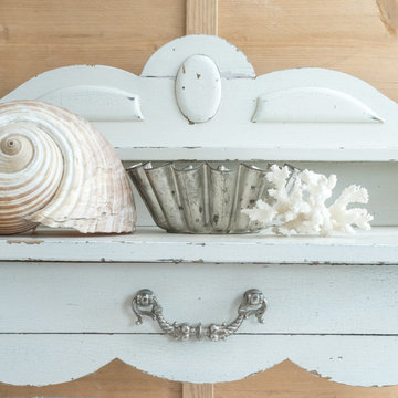 DECORATIVE FRENCH WASH STAND TABLE