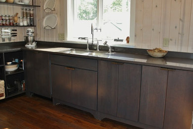 Inspiration for a contemporary kitchen remodel in Grand Rapids