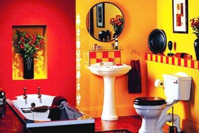 Inspiration for a timeless bathroom remodel in Los Angeles