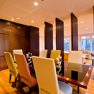 ニューヨークのモダンスタイルのおしゃれなダイニング (無垢フローリング) の写真