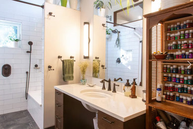 Example of a bathroom design in Seattle