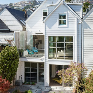 サンフランシスコのトランジショナルスタイルのおしゃれな家の外観 (切妻屋根、タウンハウス) の写真