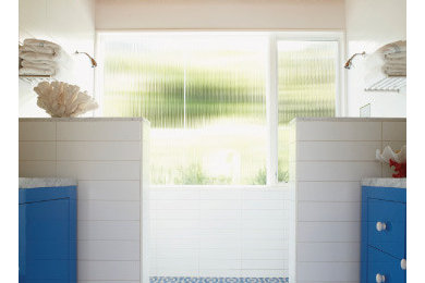Example of a minimalist bathroom design in Santa Barbara