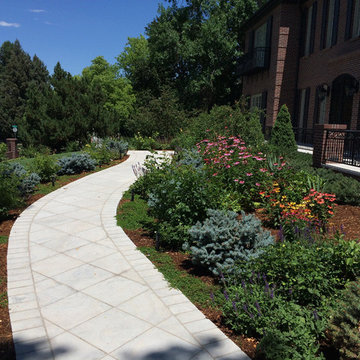 Hilltop Retreat - Front Garden Path