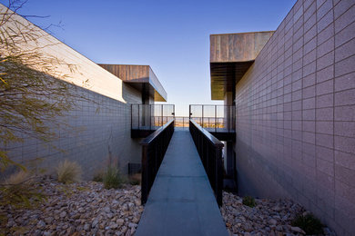This is an example of a contemporary landscaping in Las Vegas.