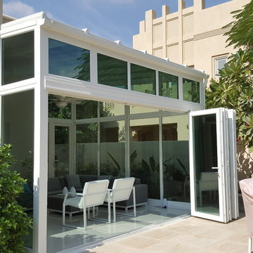 Modern Lean-to conservatory in Dubai