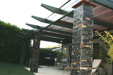 Trendy patio photo in Los Angeles