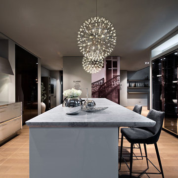 SieMatic CLASSIC Design - Stainless Steel kitchen with glass cabinets