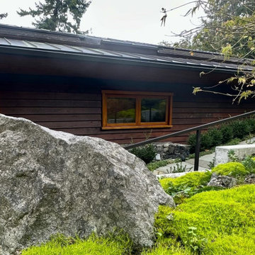 Bowen Island : "Homage to Aker" (Guardian of Entrances)