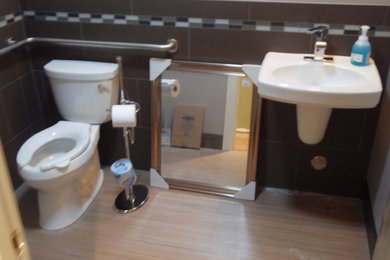 Minimalist bathroom photo in Seattle