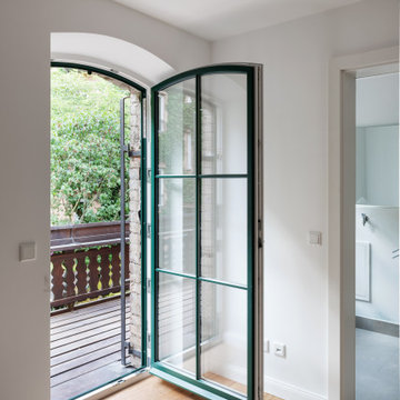 Schlafzimmer mit Balkontüre