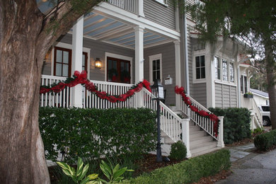 This is an example of a mid-sized traditional front yard verandah in Atlanta with decking and a roof extension.