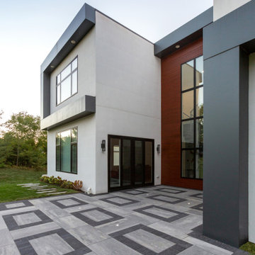 Modern Patio with our Beacon Hill Smooth and Series Pavers