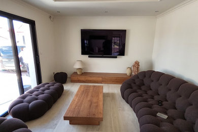 Cette image montre un salon design.