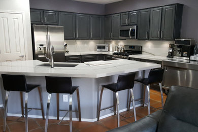 Eclectic kitchen photo in Las Vegas