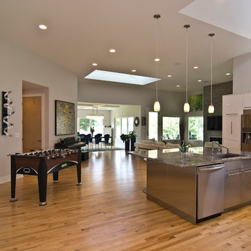 Contemporary Lakefront
