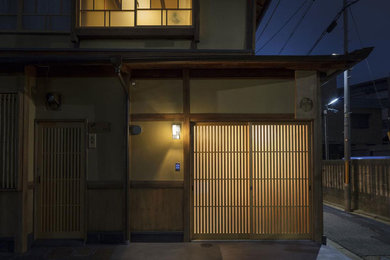 京都にある和風のおしゃれな玄関の写真