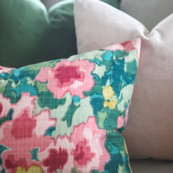 Bright open concept main floor - Decorative Pillows