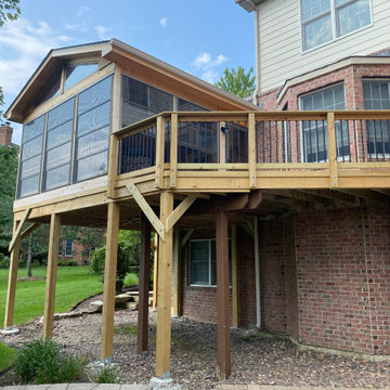 Elevated Screen Porch in Hawthorn Woods, IL