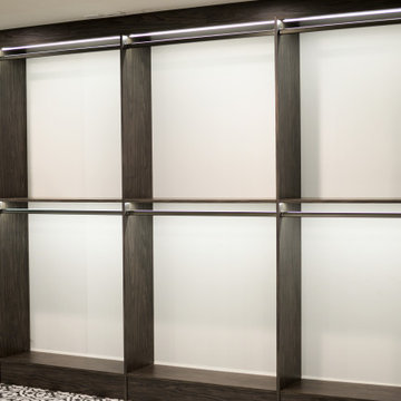 British Properties Walk-In Closet