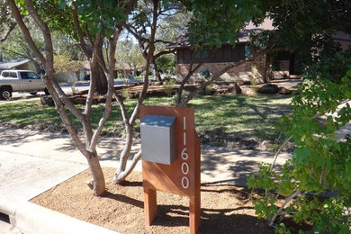 Photo of a modern landscaping in Austin.