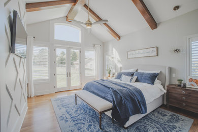 Bedroom - transitional bedroom idea in Kansas City