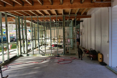 Inspiration for a mid-sized contemporary home design in Brisbane.