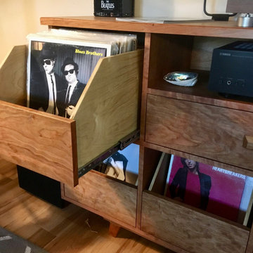 Record cabinet