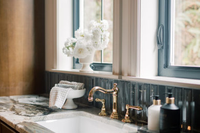 Example of a classic bathroom design in Seattle