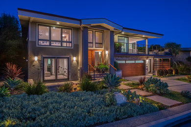 Home design - mid-sized coastal home design idea in Orange County