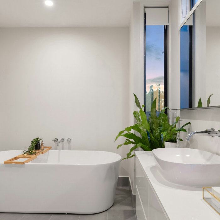 standalone bathtub