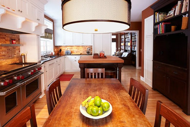 Example of a classic kitchen design in Minneapolis