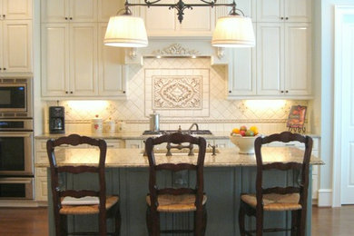 Inspiration for a timeless kitchen remodel in Charleston