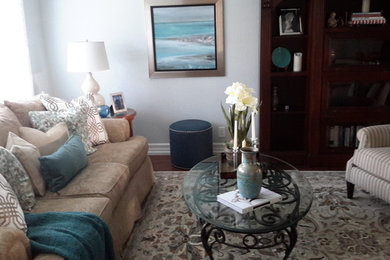 Inspiration for a timeless living room remodel in Orange County