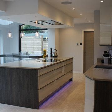 Gloss Cashmere & Dark Wenge with signiture floating table